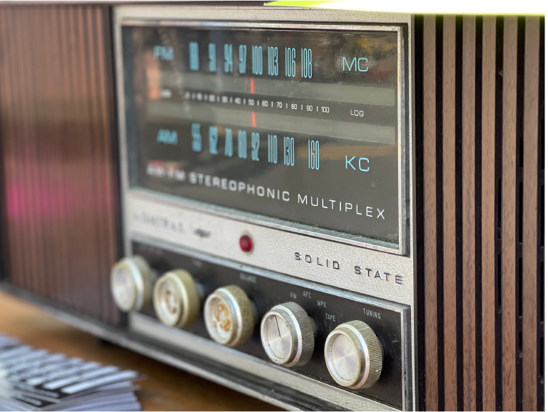 Old-Town-Marketplace-Vintage-Radio